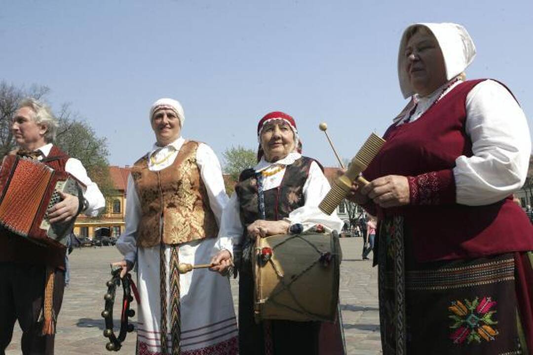 Antrąją Velykų dieną kauniečiai šventė Rotušės aikštėje