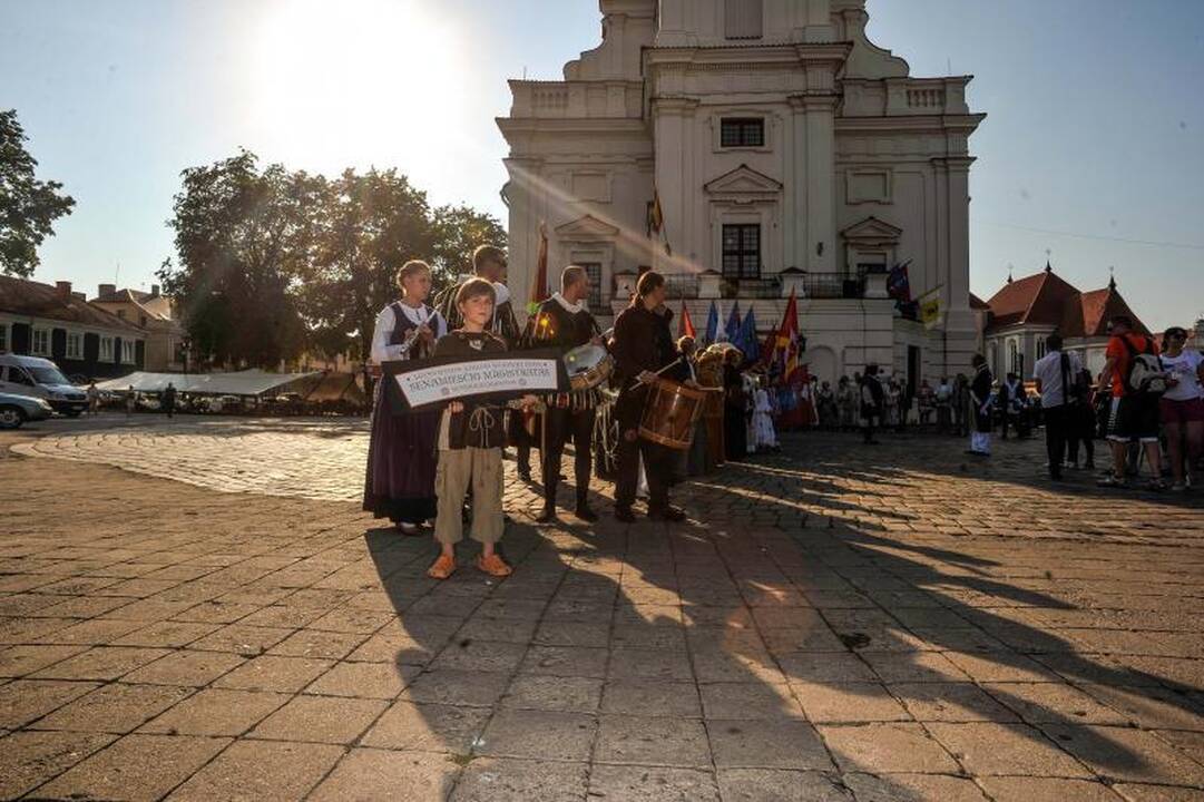 Rotušės 470-asis jubiliejus: patrankos šūviai ir puošnios damos