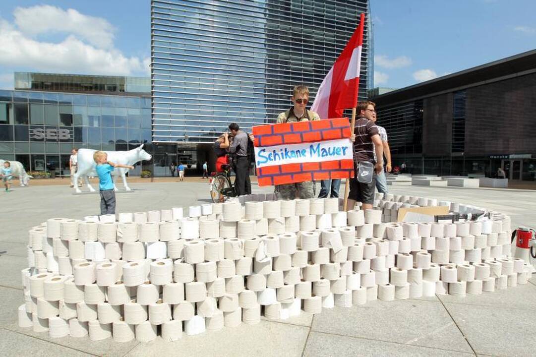 Europos aikštėje – tualetinė protesto akcija