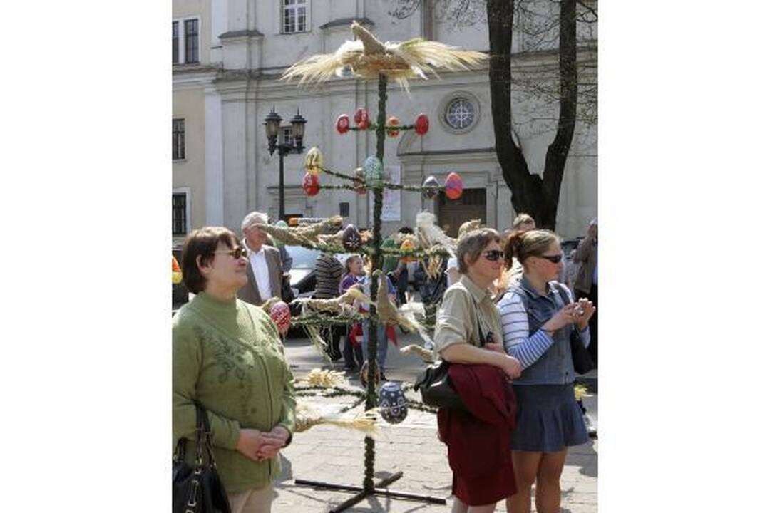 Antrąją Velykų dieną kauniečiai šventė Rotušės aikštėje