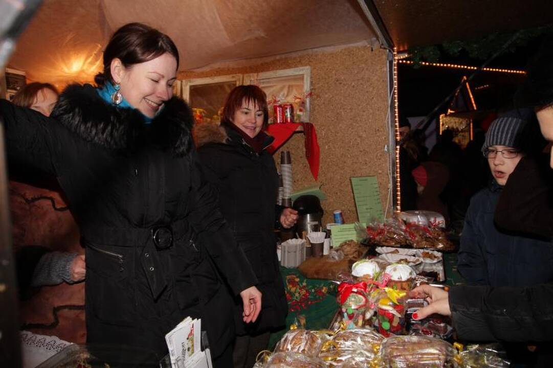 Klaipėdoje eglutė įžiebta pagal S. Nėries „Senelės pasaką“ (papildyta)
