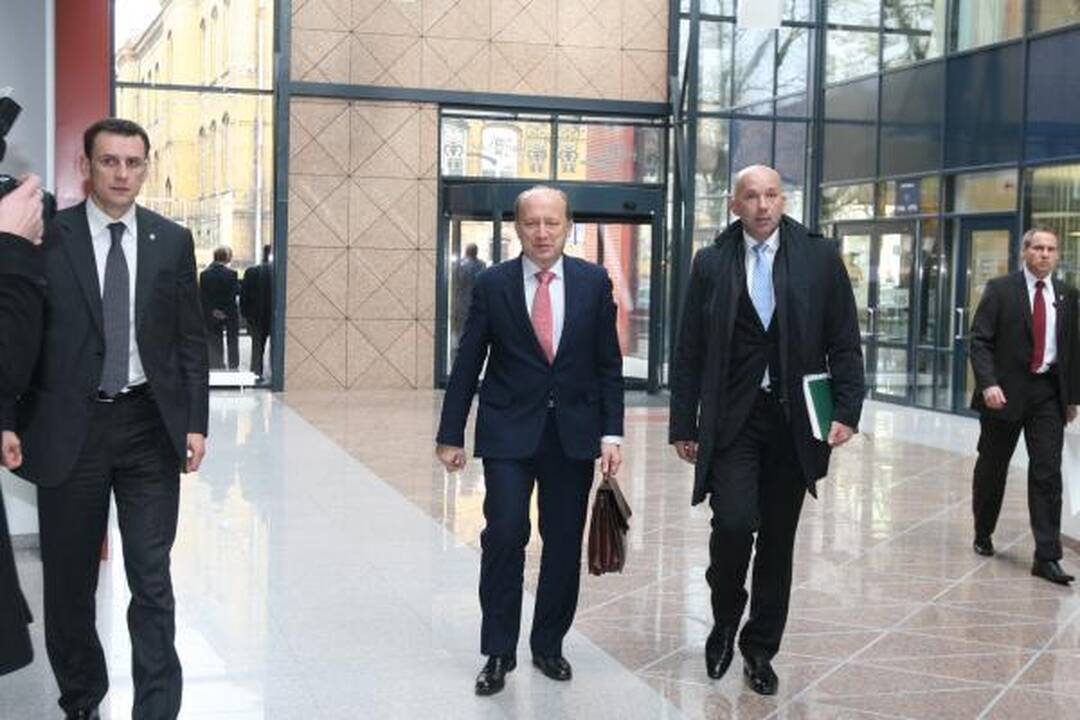 Ministrai važinėja po Klaipėdą
