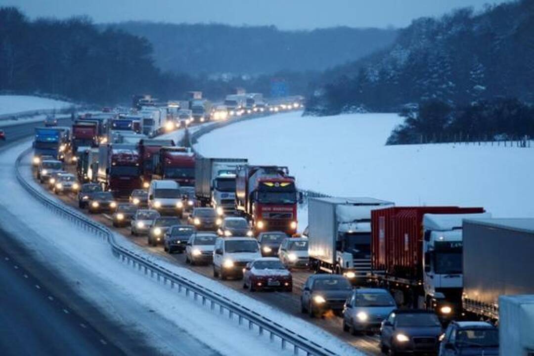 Europoje keleivių planus vėl jaukia sniegas