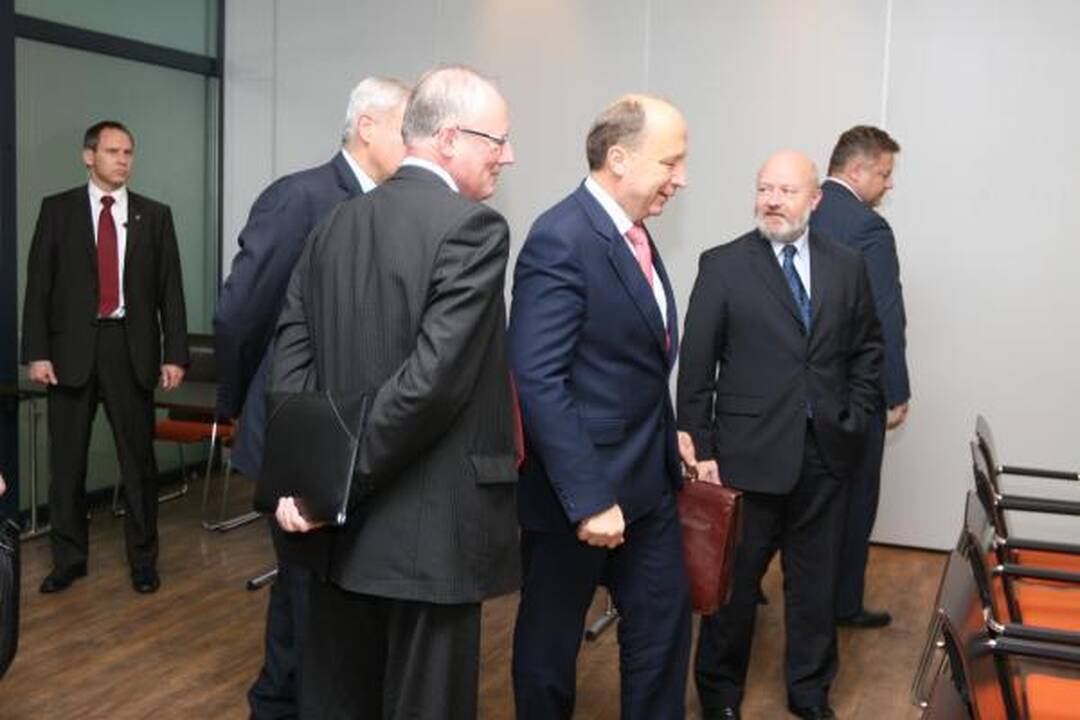 Ministrai važinėja po Klaipėdą