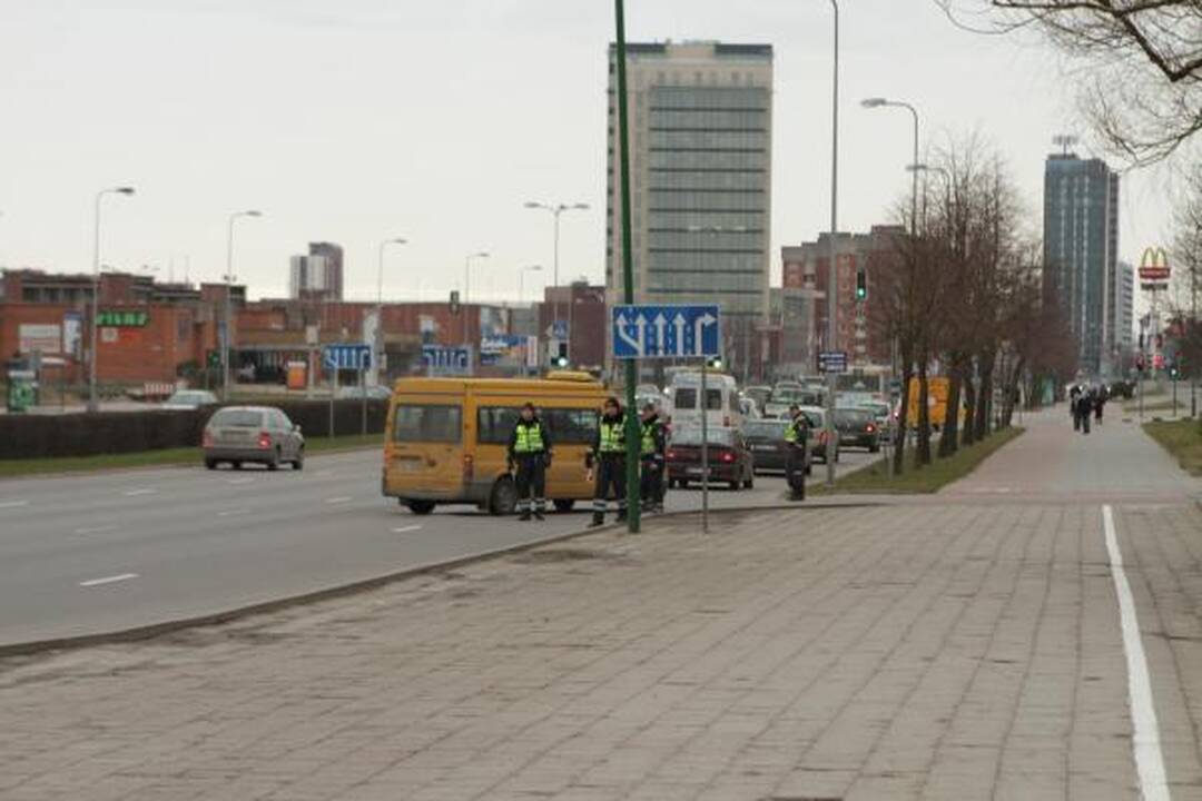 Reidas: tikrinant keleivių vežėjus, įkliuvo girtas "mikriuko" vairuotojas 