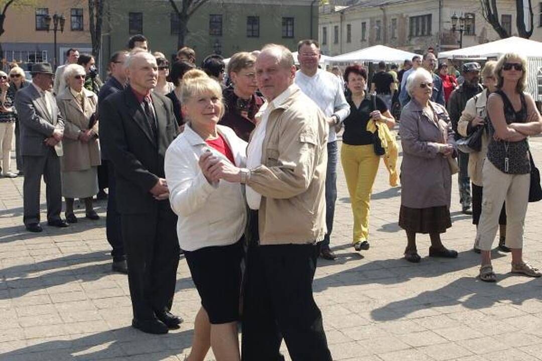 Antrąją Velykų dieną kauniečiai šventė Rotušės aikštėje