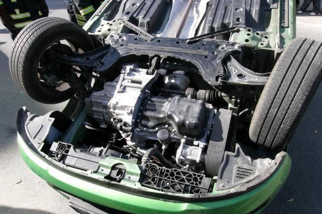 Užstrigus vairui apsivertė klaipėdietės „Mazda“