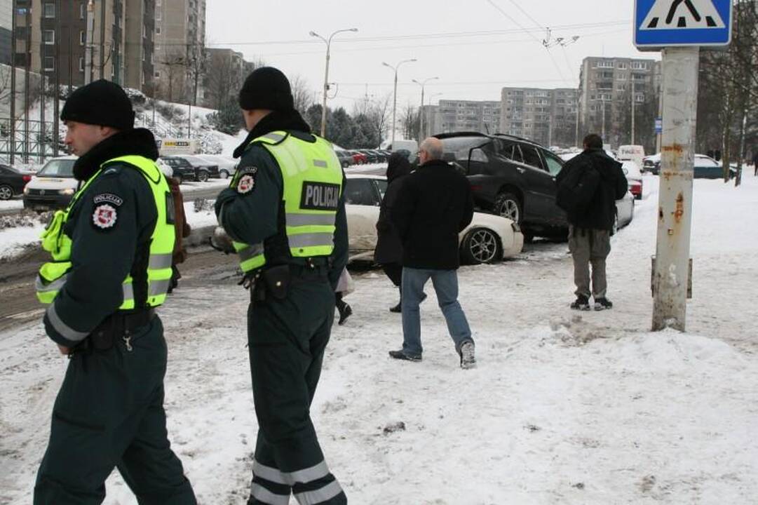 Vilniuje „Audi“ taranavo automobilius   