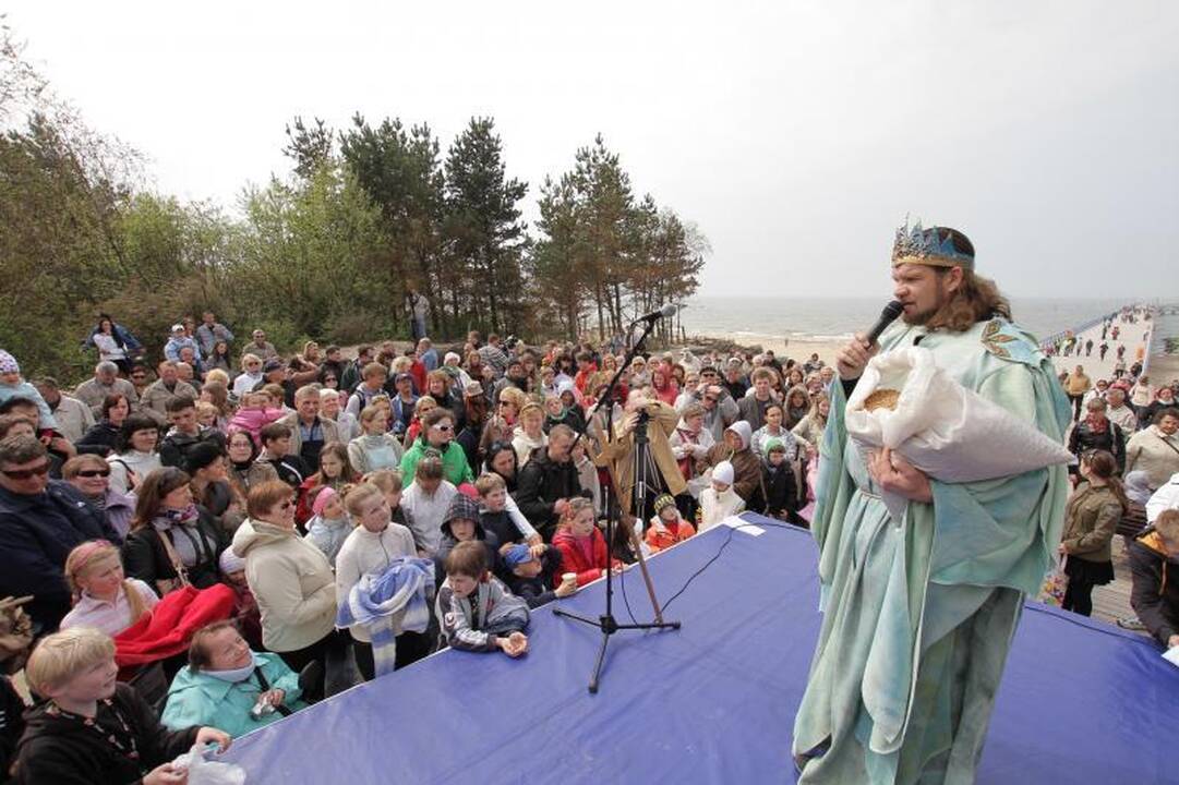 Palangoje  šeštadienį  lijo  gintarais  