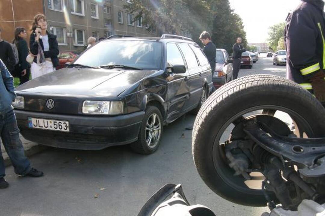 Užstrigus vairui apsivertė klaipėdietės „Mazda“