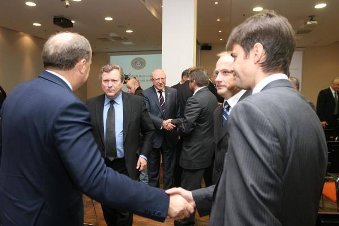 Ministrai važinėja po Klaipėdą