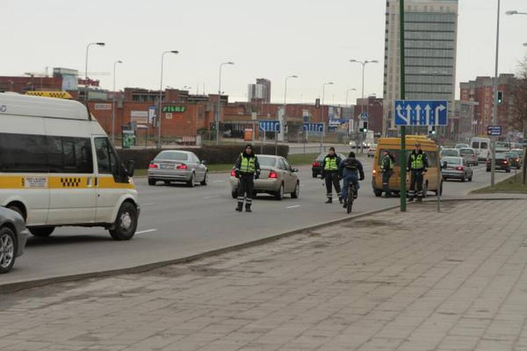 Reidas: tikrinant keleivių vežėjus, įkliuvo girtas "mikriuko" vairuotojas 