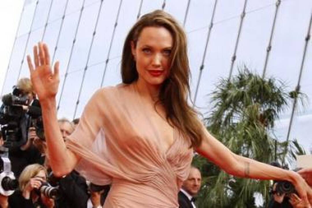 Angelina Jolie paguldyta į ligoninę 