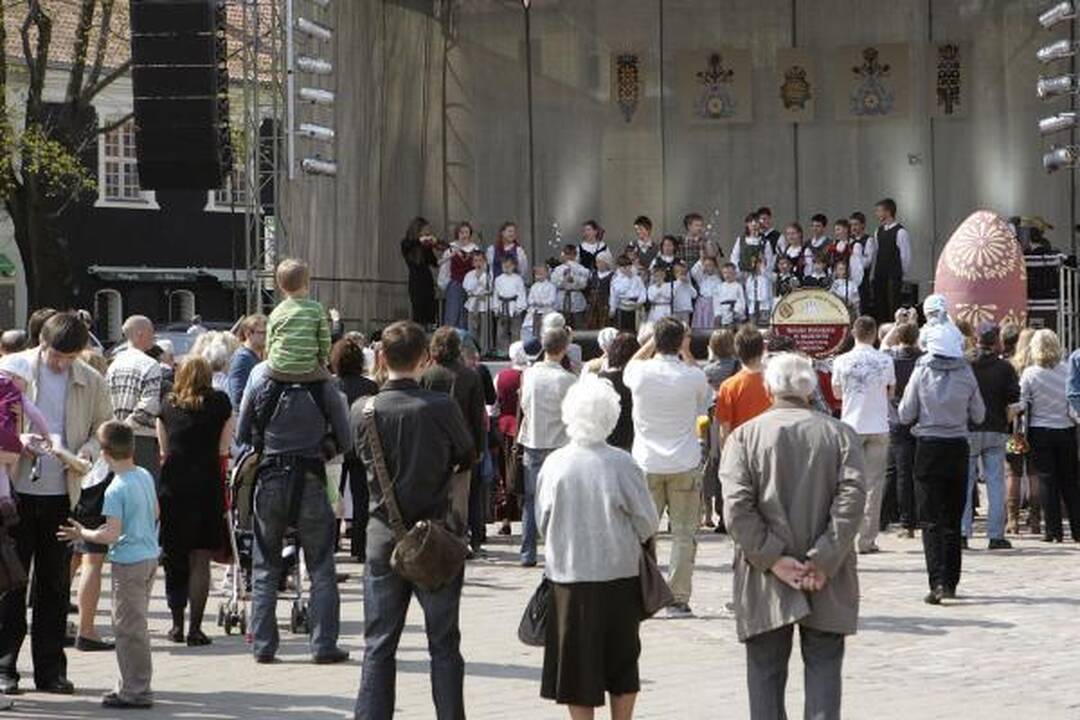 Antrąją Velykų dieną kauniečiai šventė Rotušės aikštėje