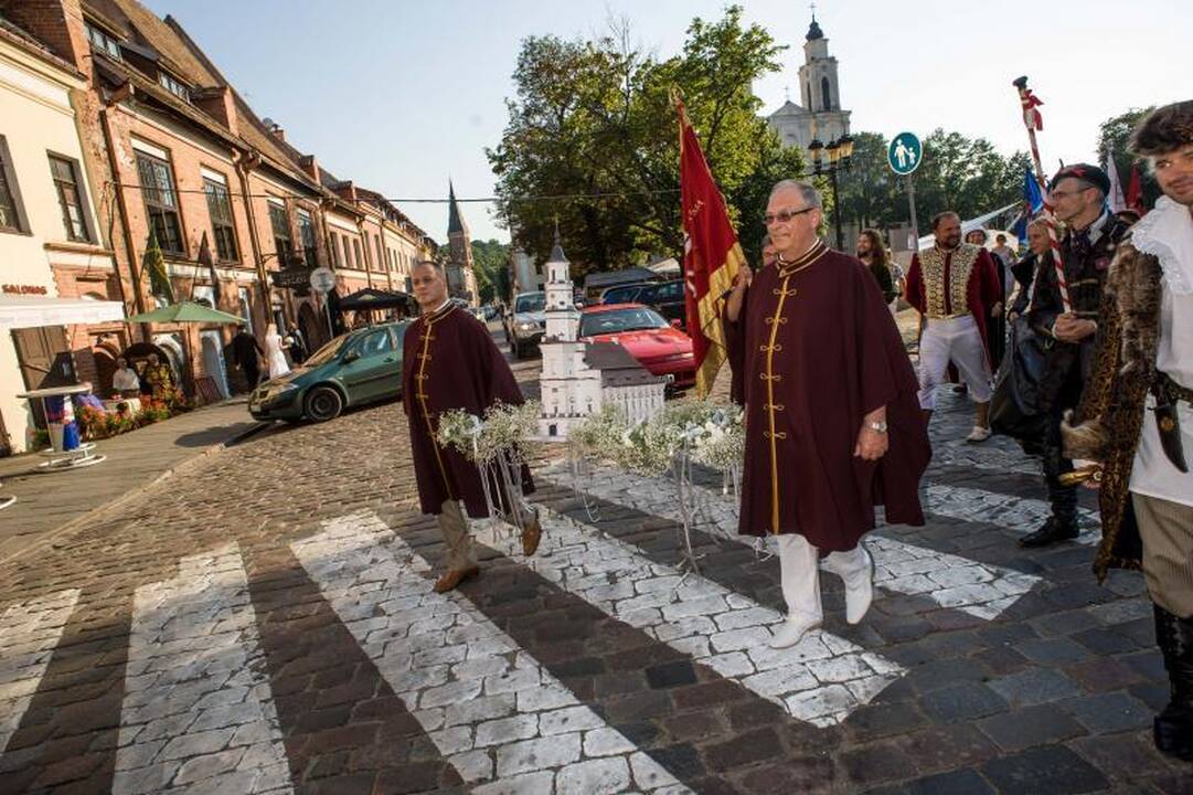 Rotušės 470-asis jubiliejus: patrankos šūviai ir puošnios damos