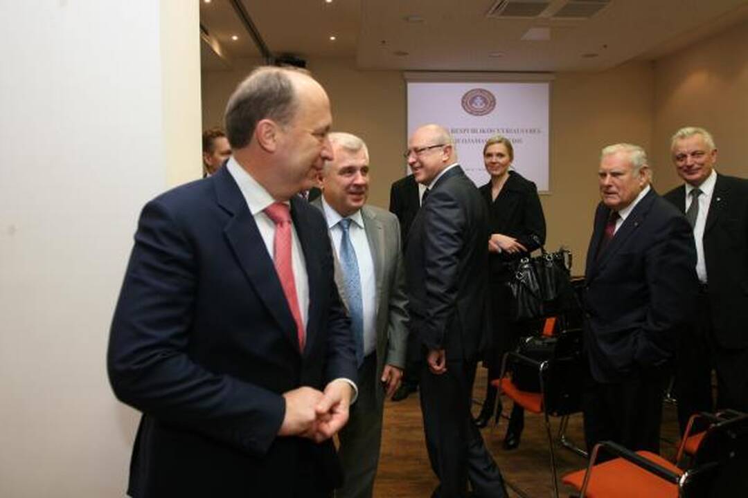 Ministrai važinėja po Klaipėdą