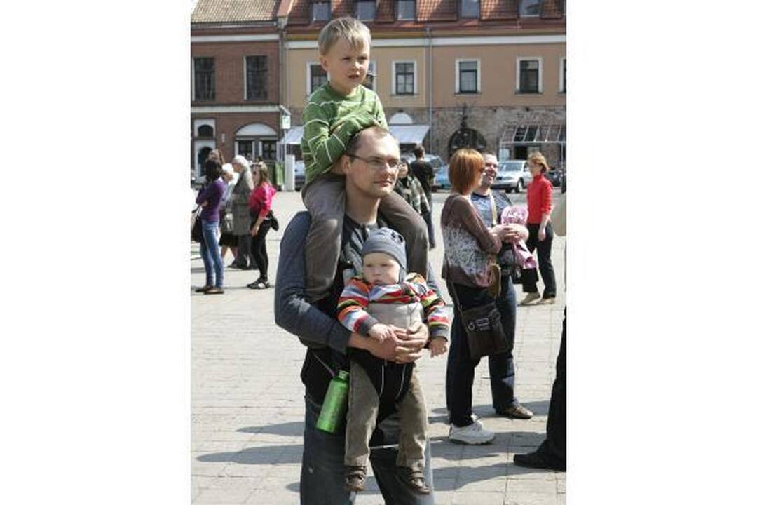 Antrąją Velykų dieną kauniečiai šventė Rotušės aikštėje