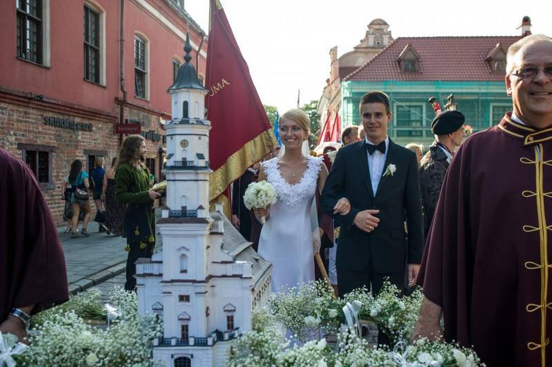 Rotušės 470-asis jubiliejus: patrankos šūviai ir puošnios damos