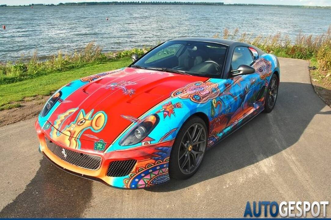 Linksmasis „Ferrari 599 GT“ paruoštas meno parodai
