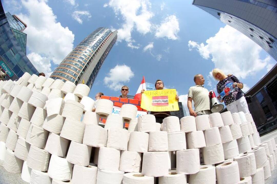 Europos aikštėje – tualetinė protesto akcija