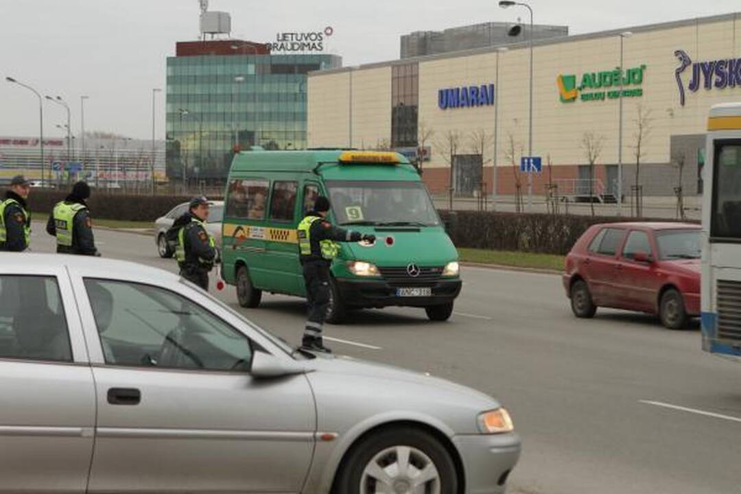 Reidas: tikrinant keleivių vežėjus, įkliuvo girtas "mikriuko" vairuotojas 
