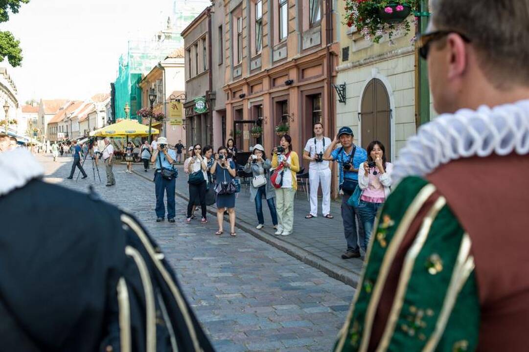 Rotušės 470-asis jubiliejus: patrankos šūviai ir puošnios damos