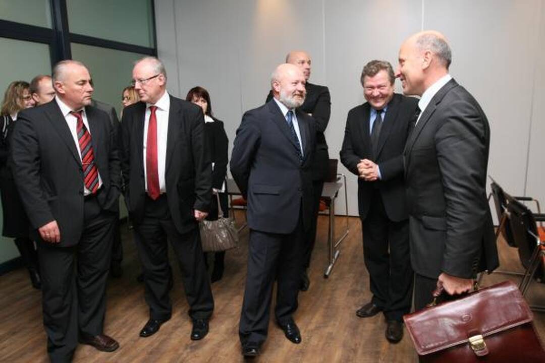 Ministrai važinėja po Klaipėdą