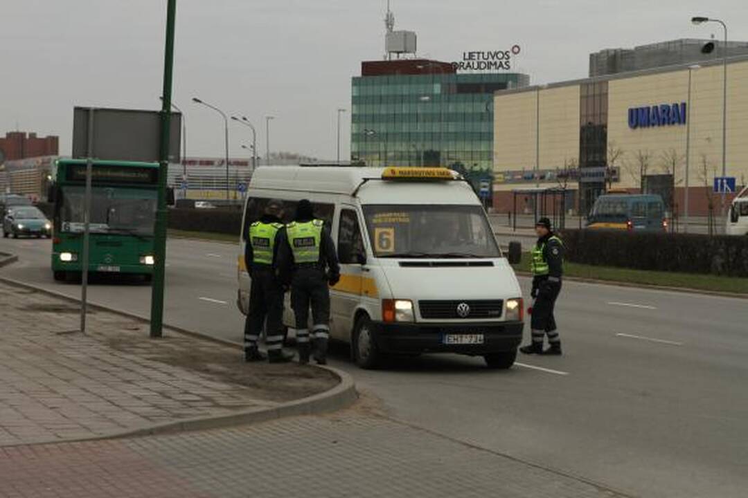 Reidas: tikrinant keleivių vežėjus, įkliuvo girtas "mikriuko" vairuotojas 
