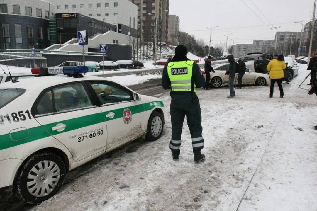 Vilniuje „Audi“ taranavo automobilius   