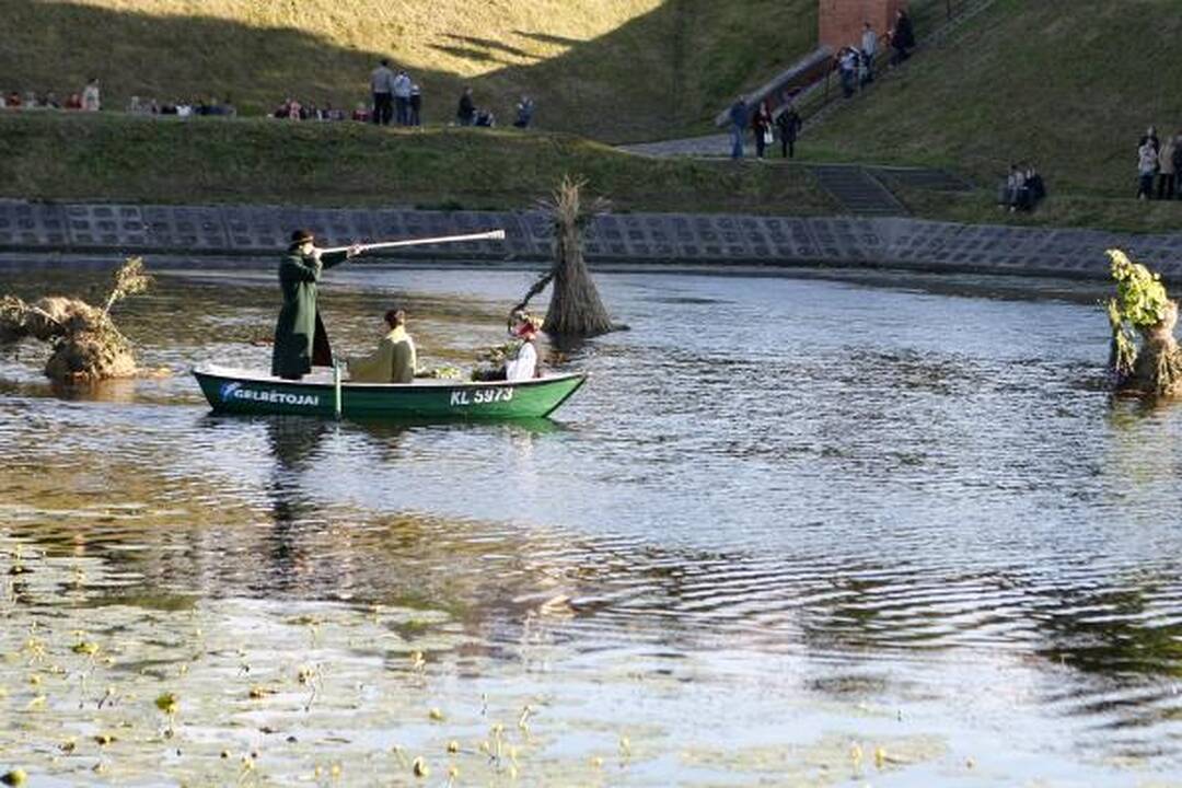 Klaipėdiečiai Joninių naktį šėlo ir prie jūros, ir senamiestyje