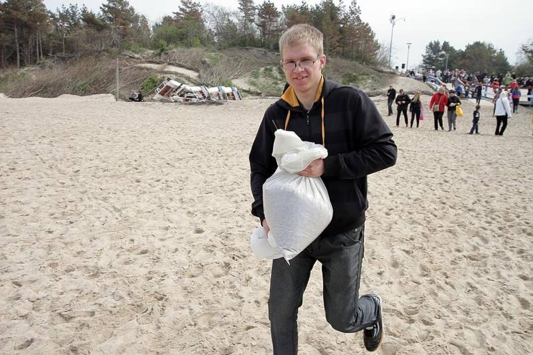 Palangoje  šeštadienį  lijo  gintarais  