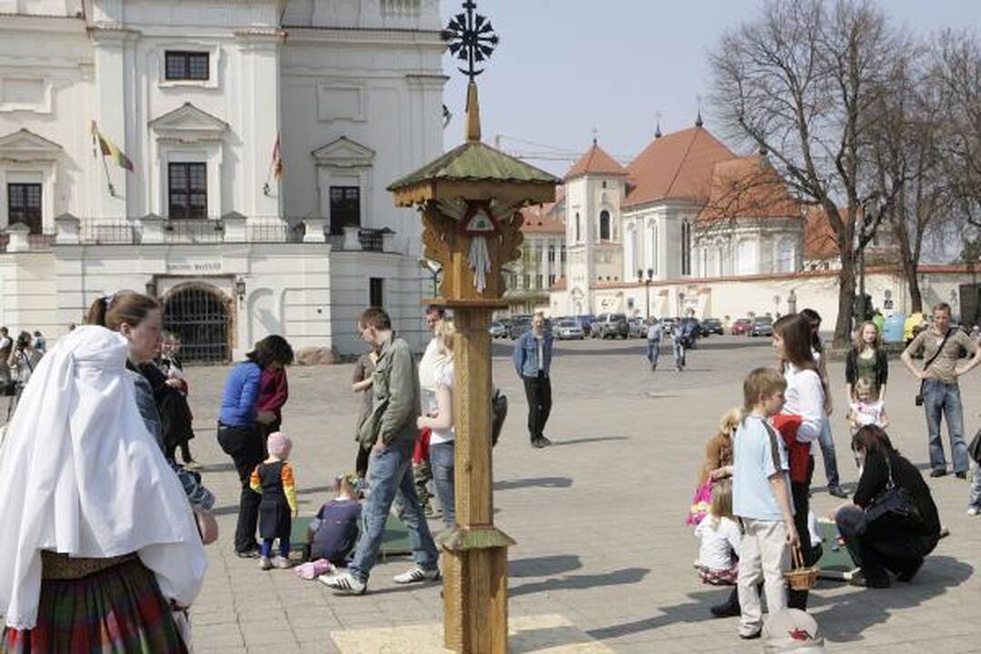 Antrąją Velykų dieną kauniečiai šventė Rotušės aikštėje