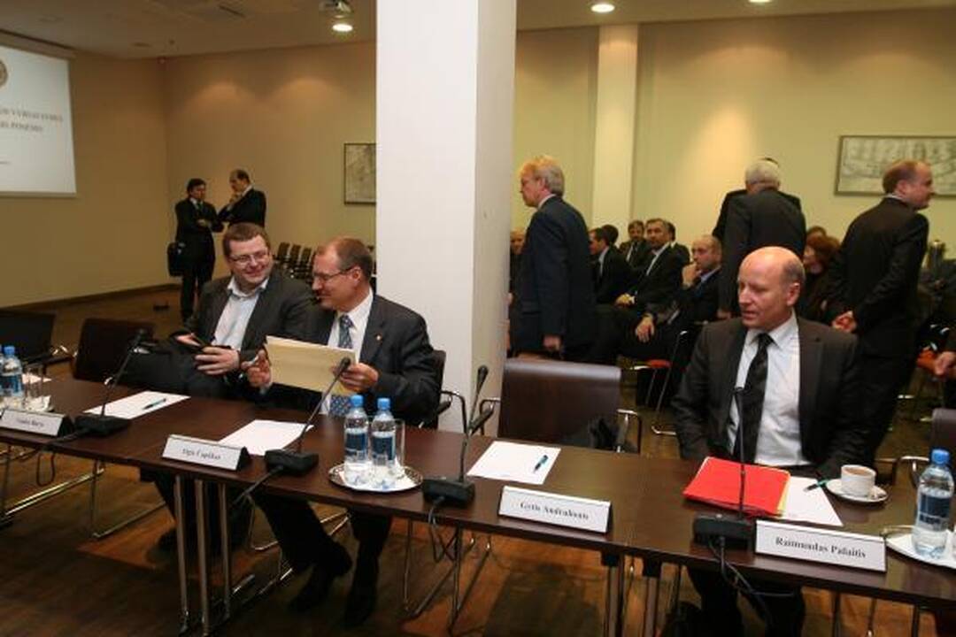 Ministrai važinėja po Klaipėdą