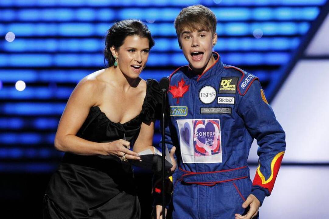 J.Bieberis dovanų gavo prabangų, aplinkai draugišką automobilį