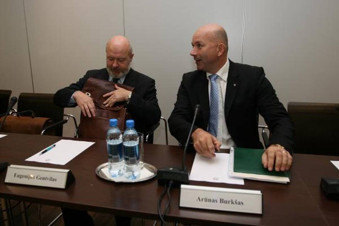 Ministrai važinėja po Klaipėdą