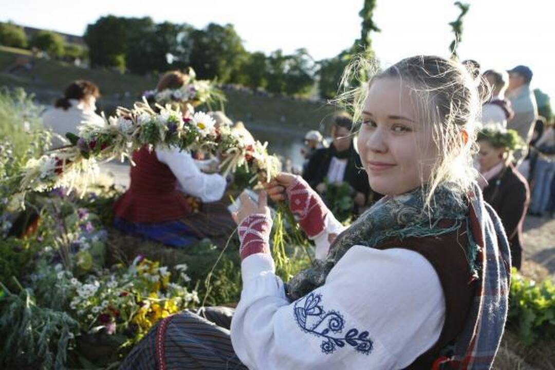 Klaipėdiečiai Joninių naktį šėlo ir prie jūros, ir senamiestyje