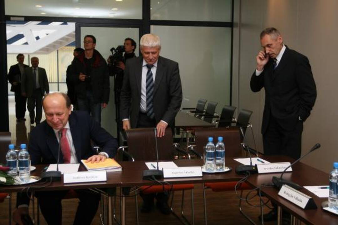 Ministrai važinėja po Klaipėdą