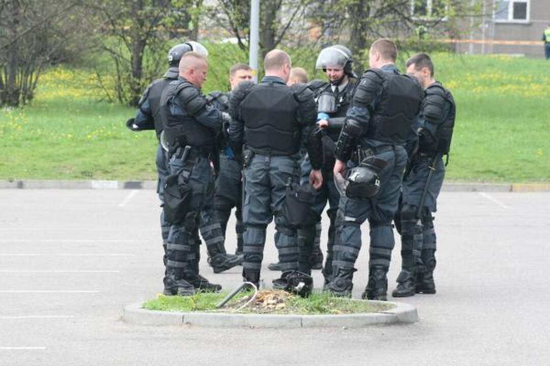 Po eitynių - riaušės. P.Gražulis ir K.Uoka išvesdinti jėga