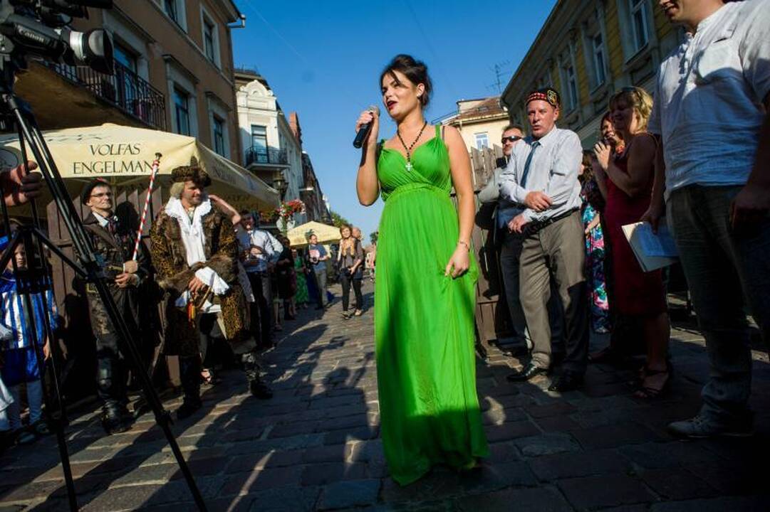 Rotušės 470-asis jubiliejus: patrankos šūviai ir puošnios damos