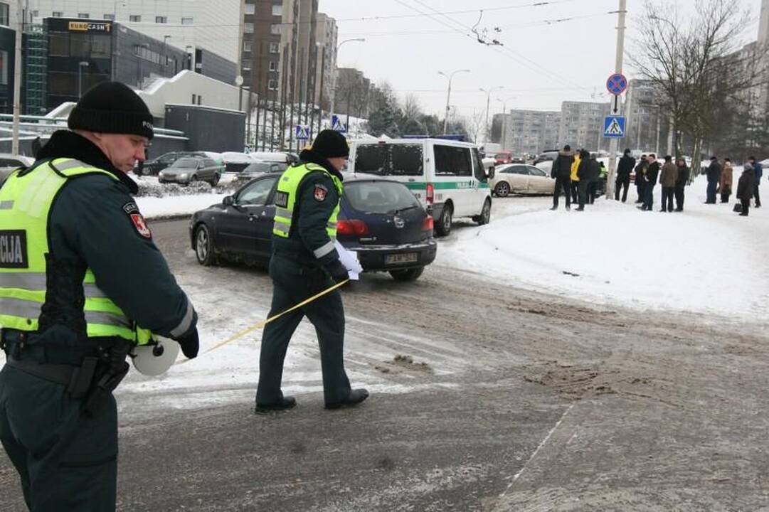 Vilniuje „Audi“ taranavo automobilius   