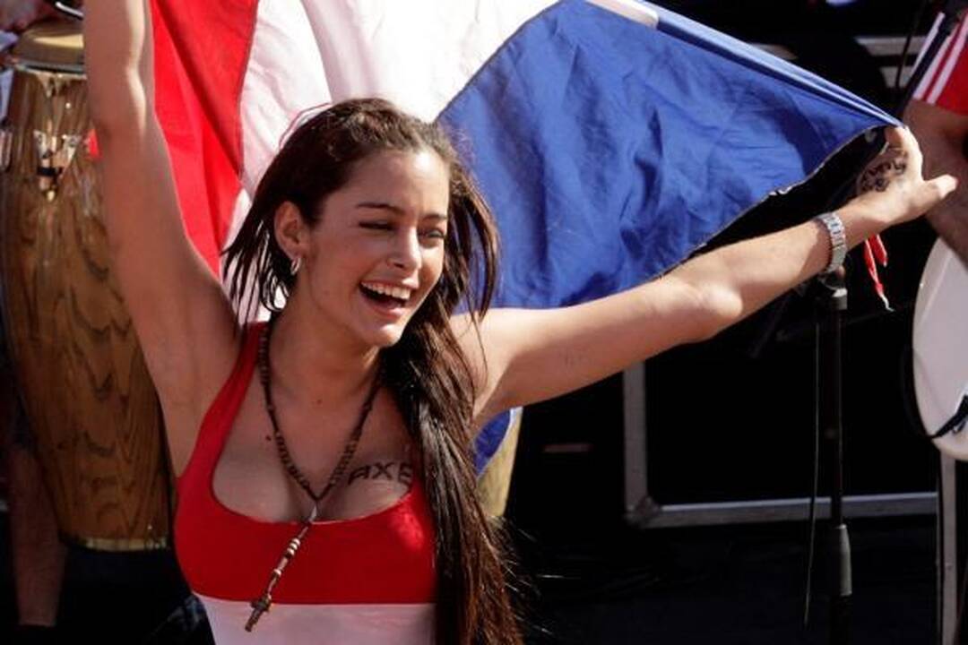 Larissos Riquelme nuoga padėka Paragvajaus futbolininkams ir sirgaliams