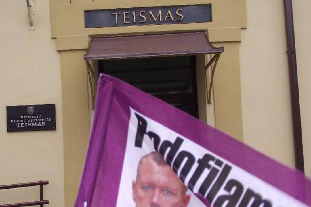 D.Kedžio šalininkai surengė piketą prie Kėdainių teismo