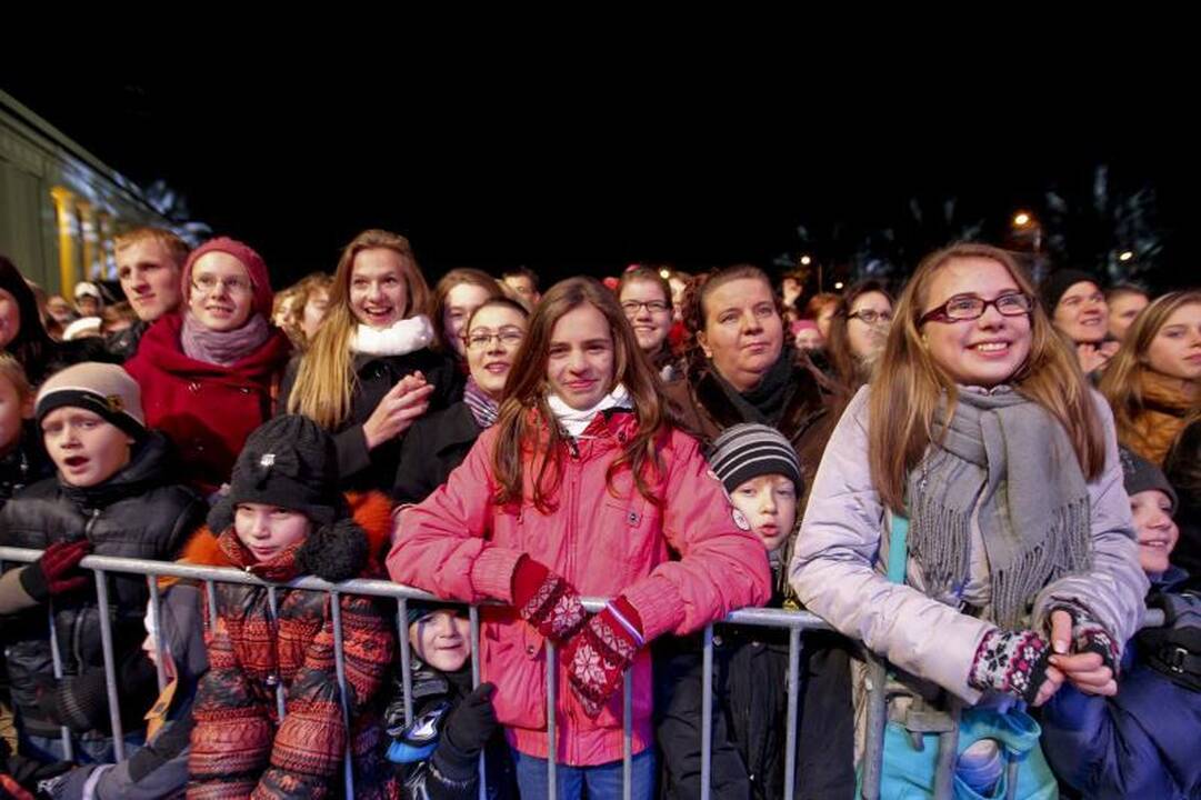 Sostinėje įžiebta aukščiausia Kalėdų eglė Baltijos šalyse
