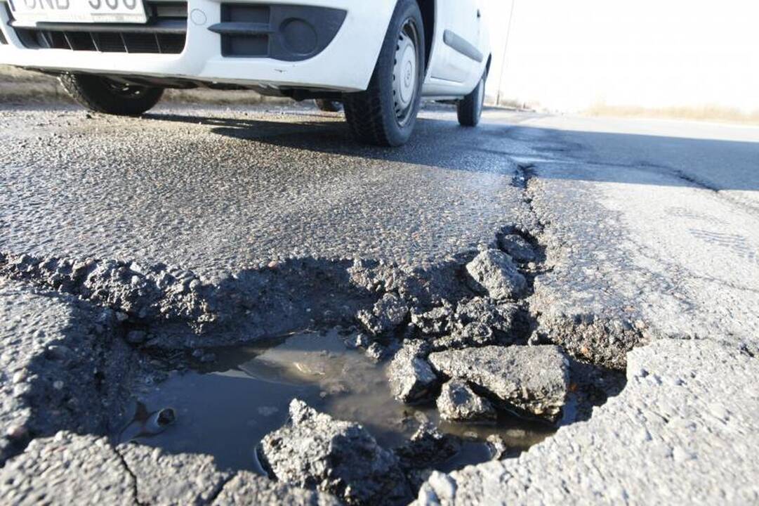 Kauniečiai galės skųstis ir dėl duobių (nemokamas telefonas)