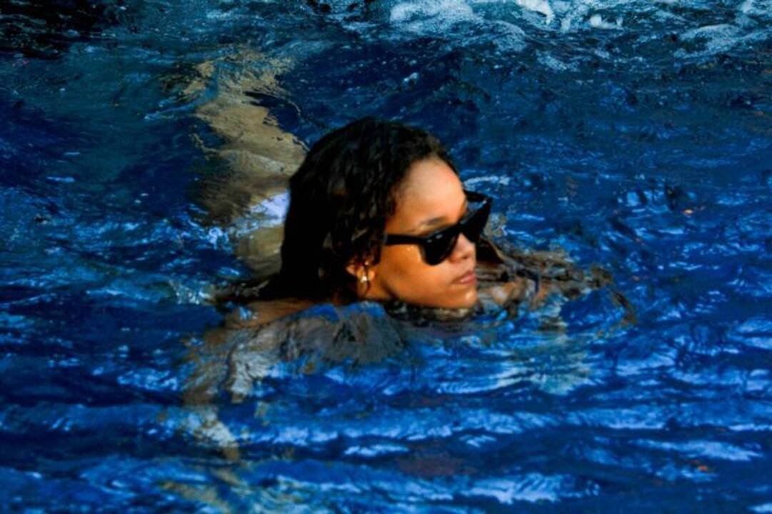 Rihanna intymiomis nuotraukomis erzina gerbėjus