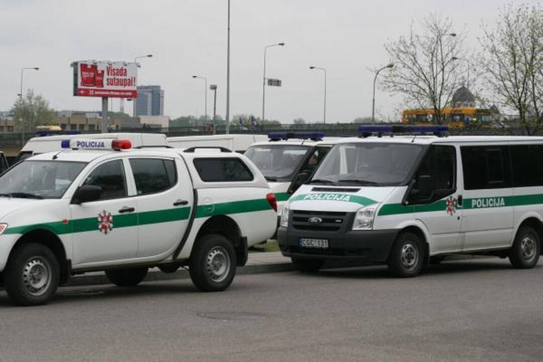 Po eitynių - riaušės. P.Gražulis ir K.Uoka išvesdinti jėga
