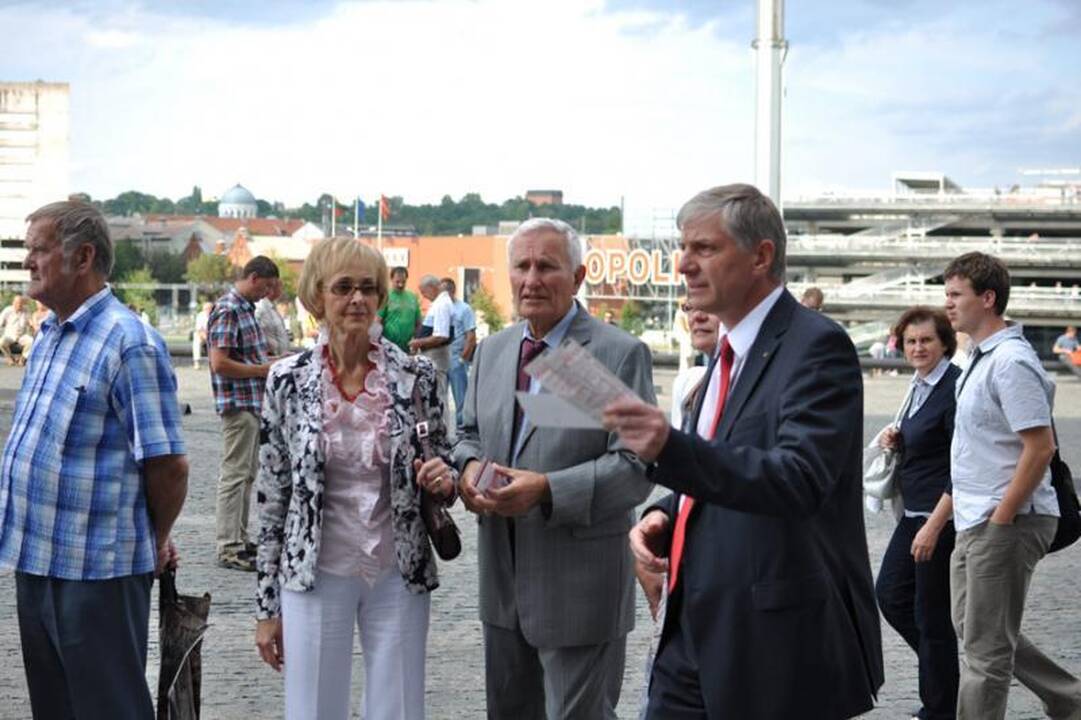 Kviestiniai svečiai plūdo į "Žalgirio" arenos atidarymą