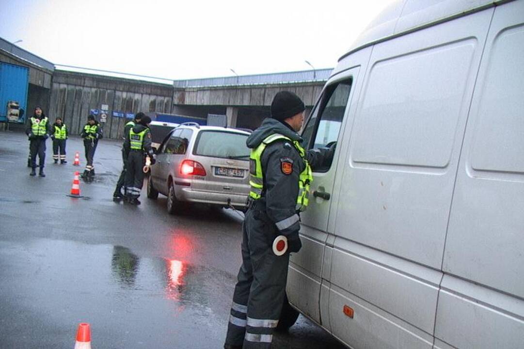 Tarptautinėje perkėloje – policijos reidas  