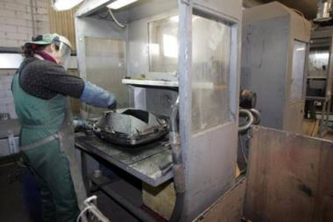 Sunku: "EMP recycling" dėl lėšų trūkumo 2008–2009 m. atleido beveik pusę įmonės darbuotojų.