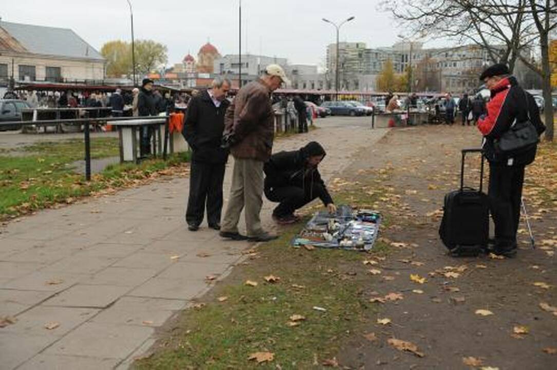 Kalvarijų turgus ties tvora nesibaigia